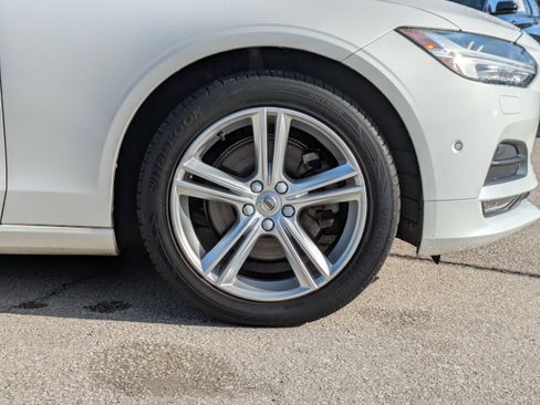 Used 2018 Volvo S90 T5 Momentum w/ Convenience Package image 12