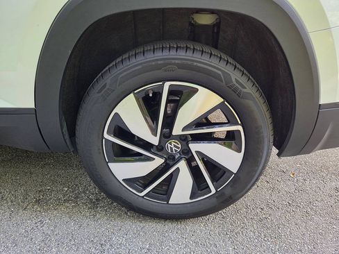 Used 2026 Volkswagen Atlas SE FWD image 19