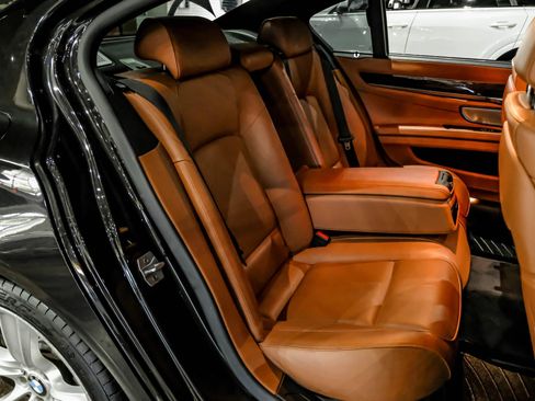Used 2014 BMW 750i RWD image 38