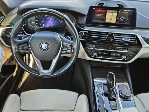 Used 2019 BMW 530i w/ Convenience Package image 33