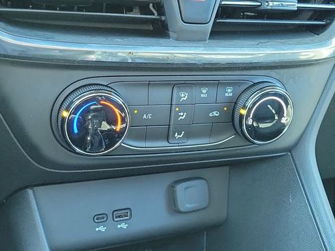 Used 2025 Buick Encore GX Preferred AWD/4WD image 30