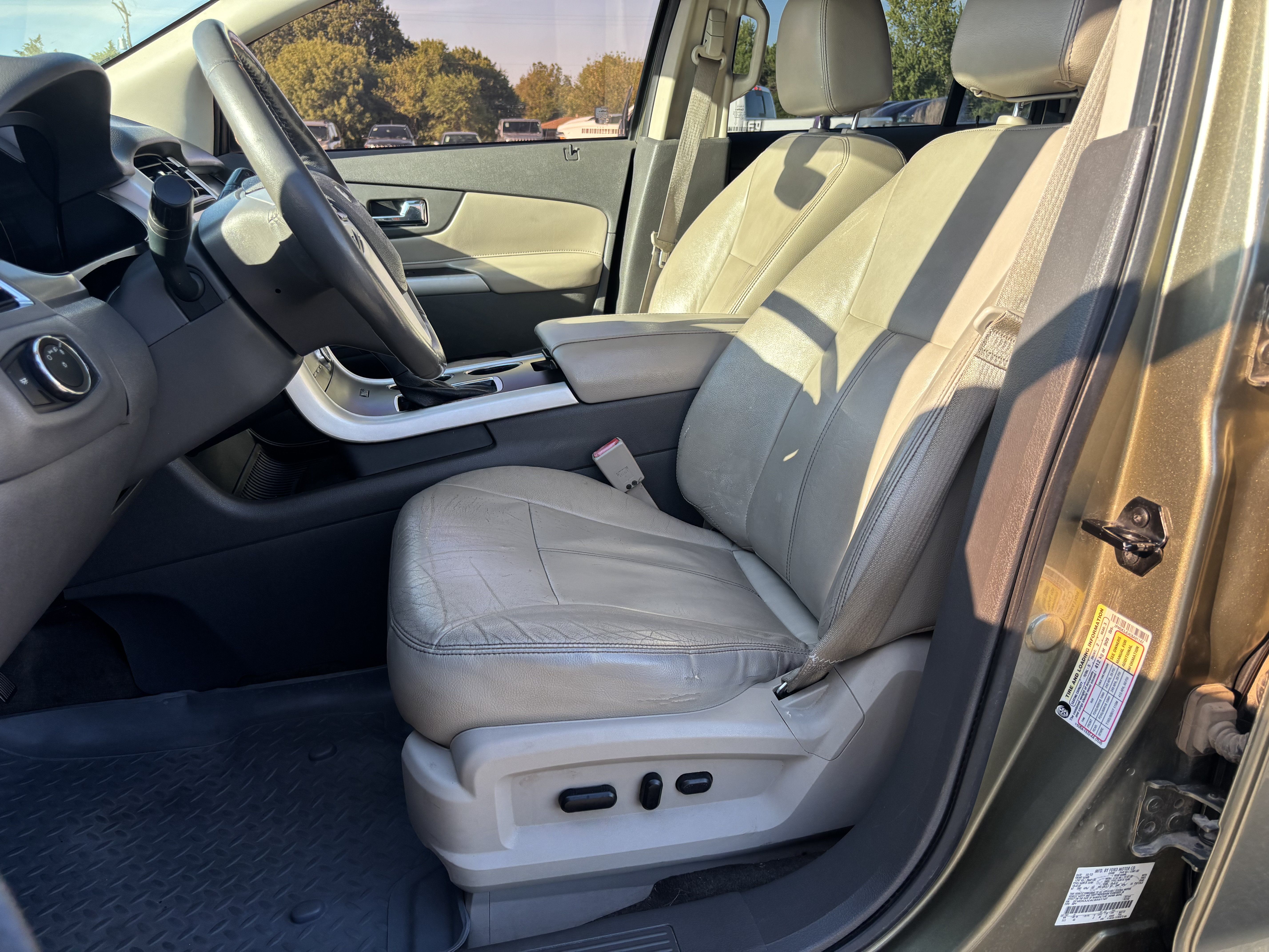 Used 2012 Ford Edge SEL FWD image 9