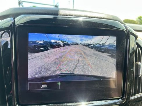 Used 2023 Chevrolet Traverse LT FWD image 19