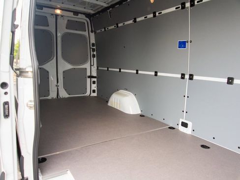 Used 2024 Mercedes-Benz Sprinter 2500 image 37