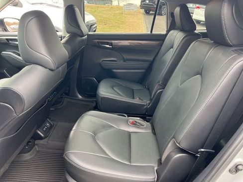 Used 2021 Toyota Highlander Limited image 25