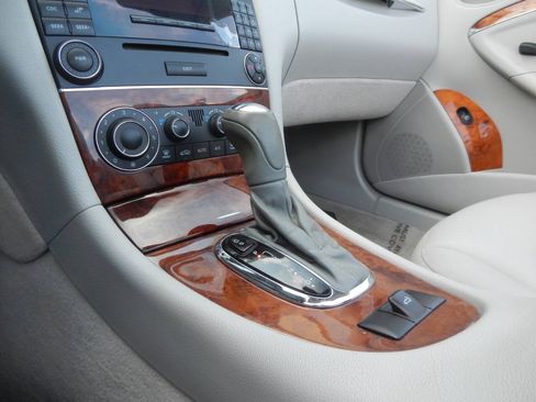 Used 2005 Mercedes-Benz CLK 320 Cabriolet image 34
