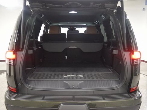 Used 2024 Lexus GX 550 w/ Accessory Package (Z1) image 40