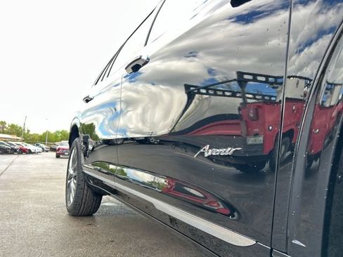 New 2026 Buick Enclave Avenir w/ Super Cruise Package AWD/4WD image 13
