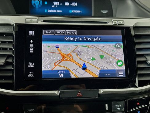 Used 2017 Honda Accord Touring image 21