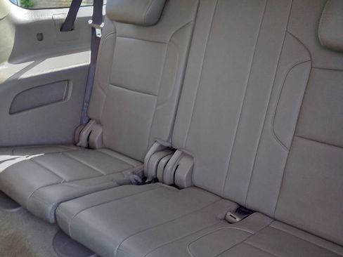 Used 2019 Chevrolet Suburban LT RWD image 18