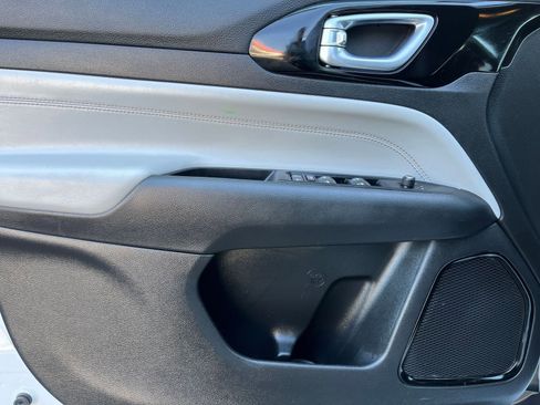 Used 2025 Jeep Compass Limited AWD/4WD image 18