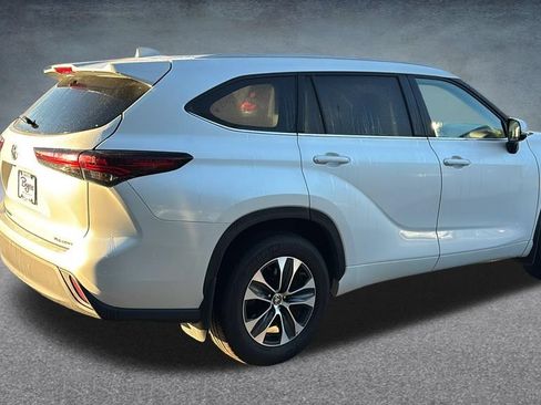 Used 2025 Toyota Highlander XLE AWD/4WD image 31