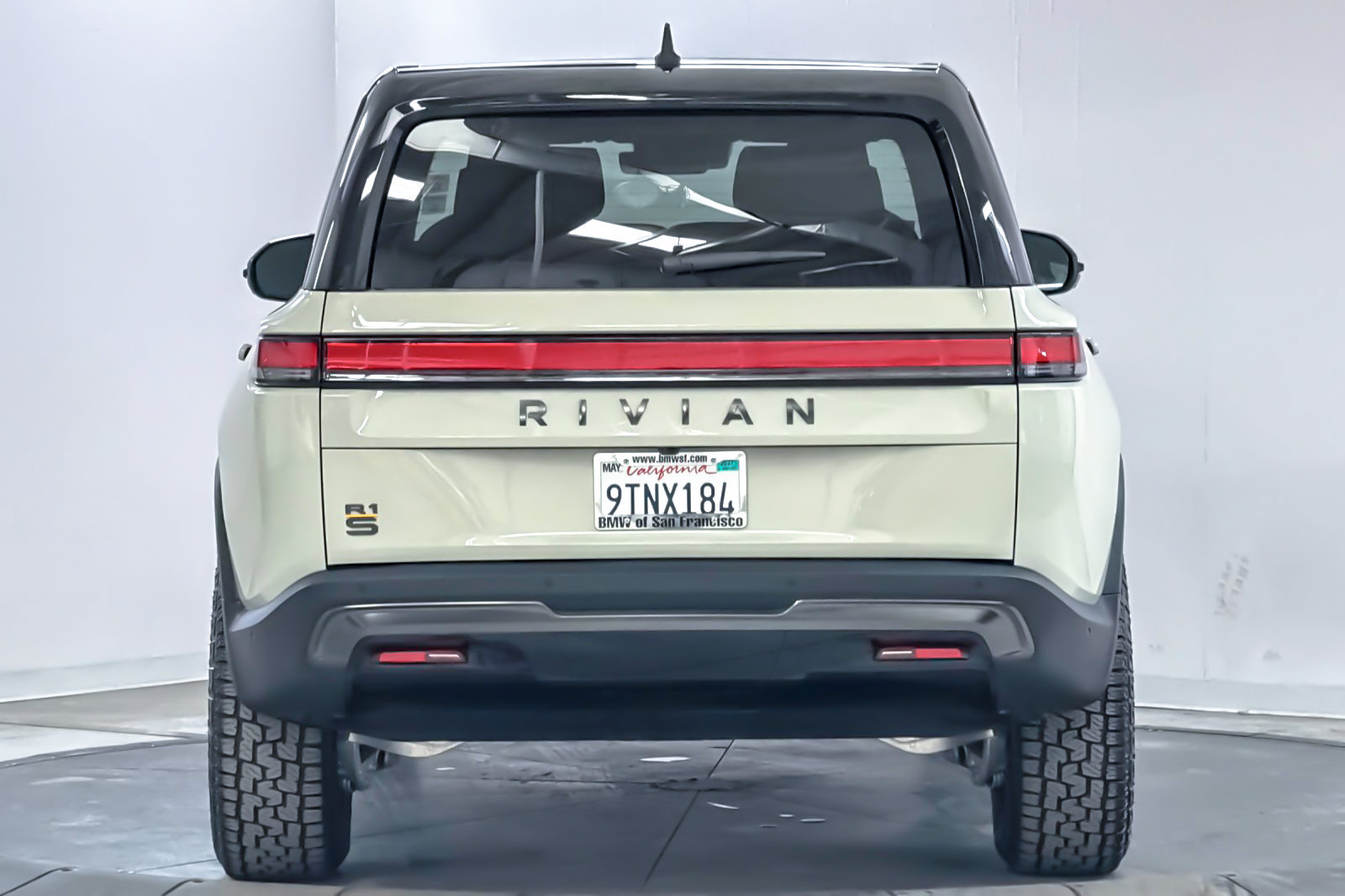 Used 2025 Rivian R1S Adventure Tri AWD/4WD image 7