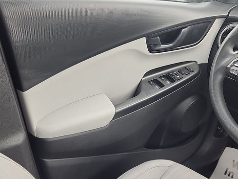 Certified 2023 Hyundai Kona SEL AWD/4WD image 12