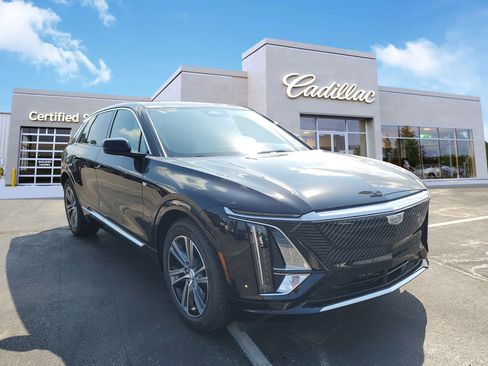 New 2026 Cadillac Lyriq Luxury AWD/4WD image 4