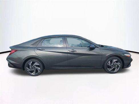 New 2026 Hyundai Elantra Limited FWD image 4