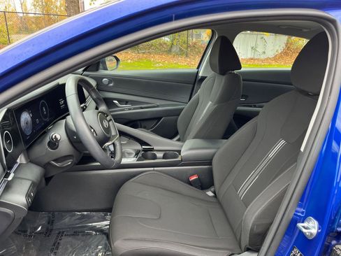 Used 2025 Hyundai Elantra SEL image 34