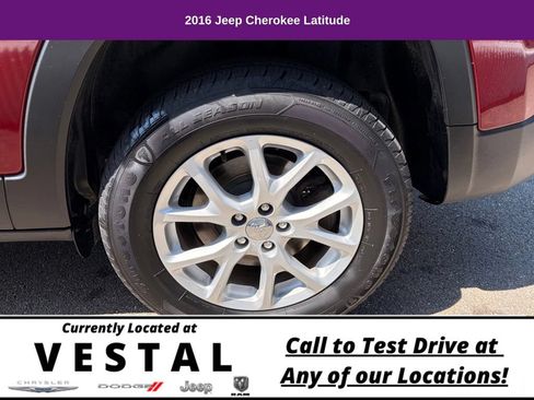 Used 2016 Jeep Cherokee Latitude AWD/4WD image 12