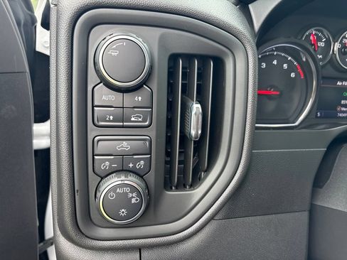 Used 2021 Chevrolet Silverado 1500 Custom w/ Custom Max Trailering Package AWD/4WD image 15