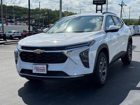 Used 2025 Chevrolet Trax LT w/ Driver Confidence Package FWD image 8
