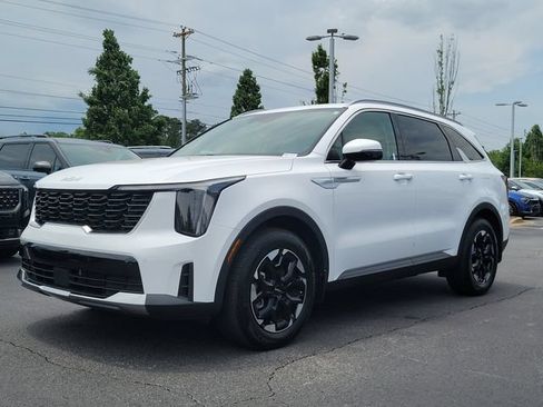 Certified 2025 Kia Sorento S FWD image 32