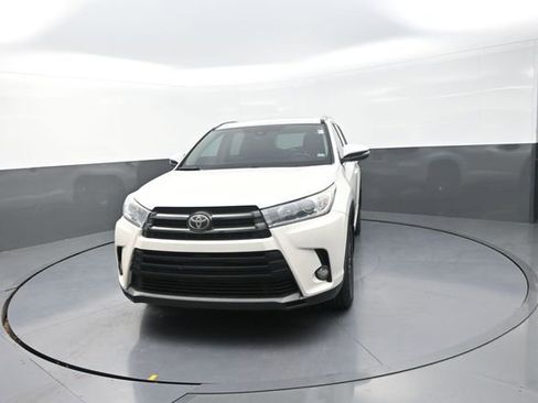 Used 2018 Toyota Highlander SE AWD/4WD image 30