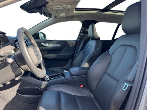 Certified 2025 Volvo XC40 B5 Plus image 33