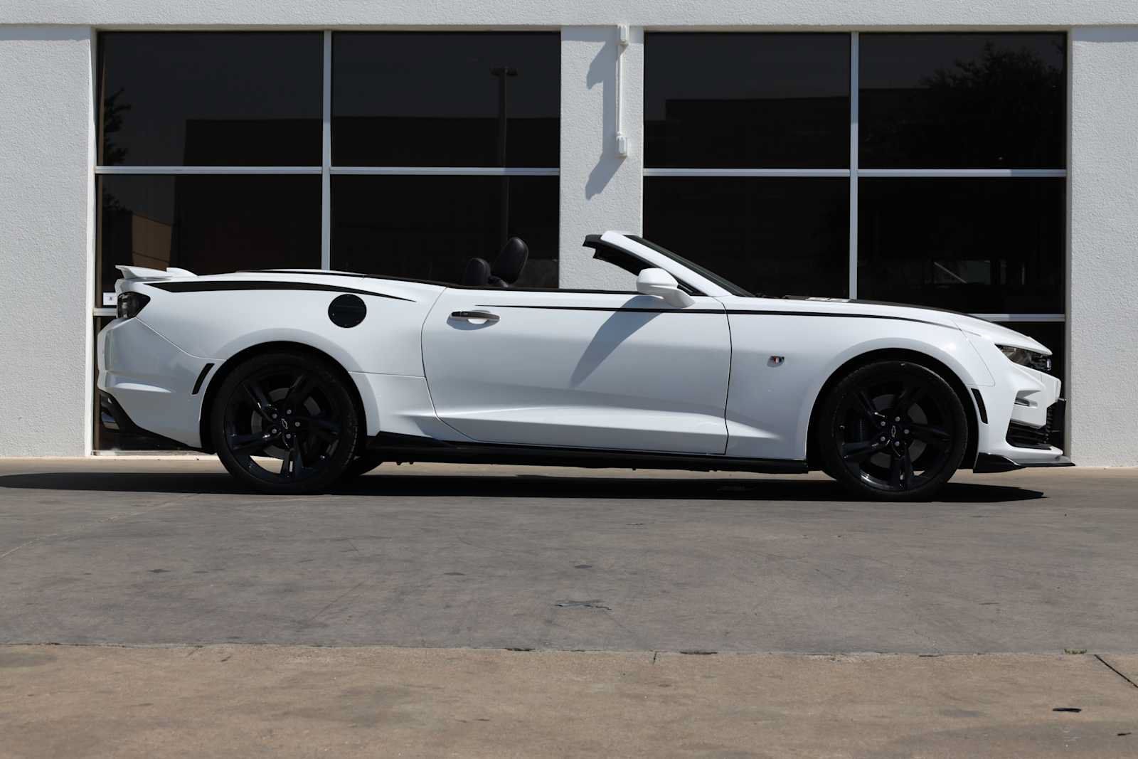 Used 2020 Chevrolet Camaro SS RWD image 9