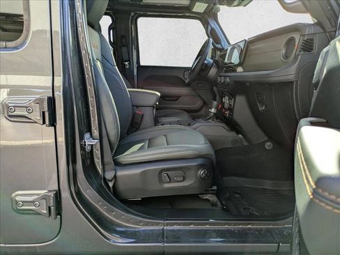 Used 2025 Jeep Gladiator Mojave image 25