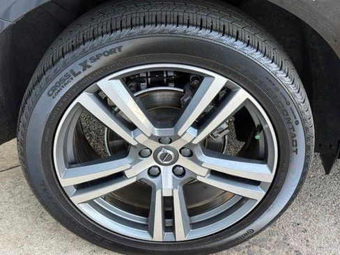 Used 2020 Volvo XC60 T5 Momentum w/ Protection Package Premier FWD image 14