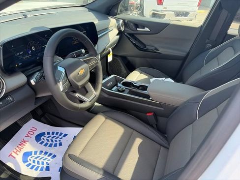 New 2026 Chevrolet Equinox LT w/ Convenience Package II FWD image 17