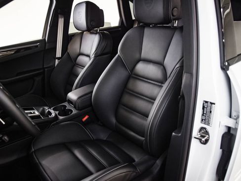 Certified 2026 Porsche Macan S AWD/4WD image 4