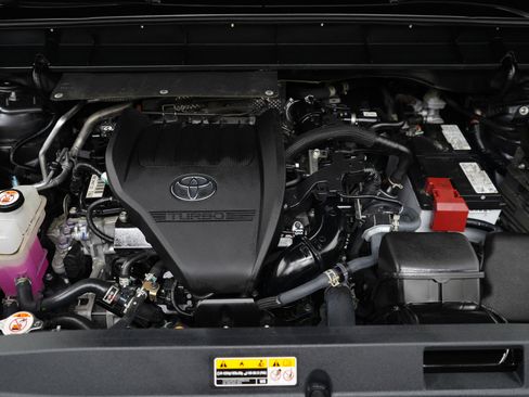 Used 2024 Toyota Highlander Limited AWD/4WD image 31