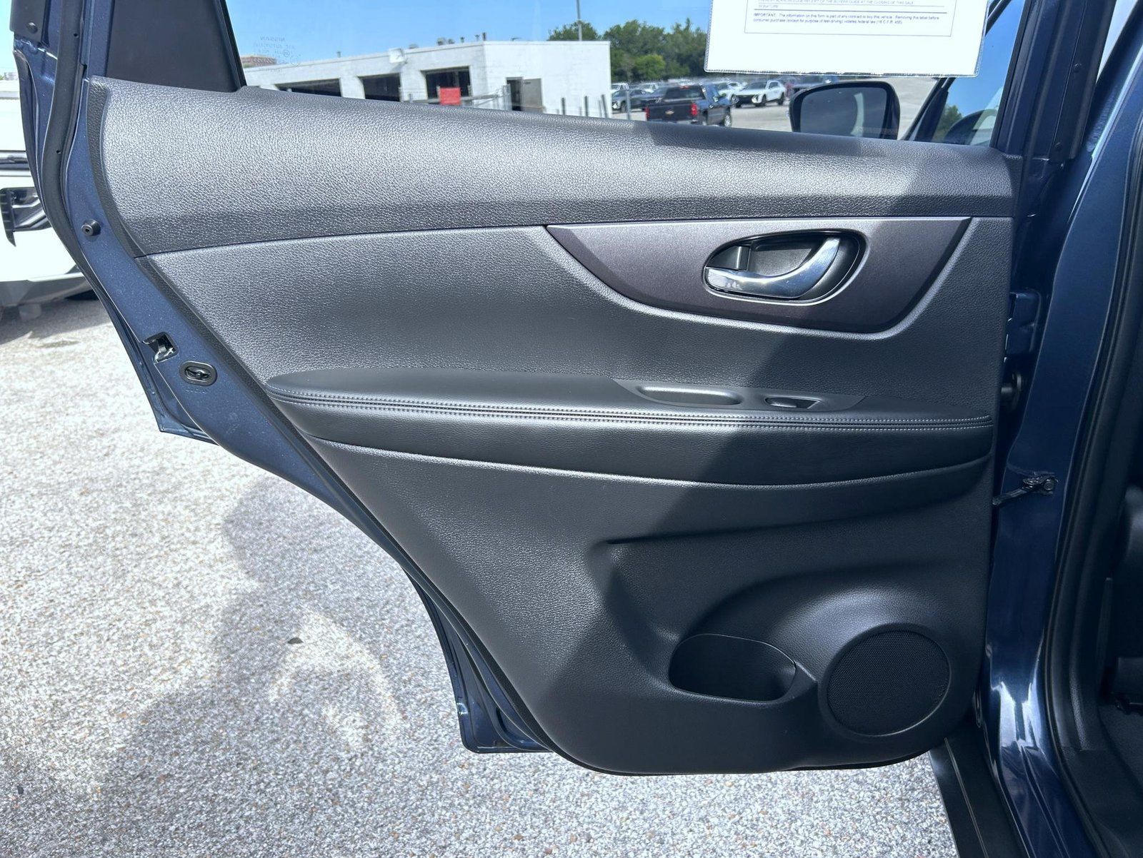 Used 2016 Nissan Rogue SV w/ SV Premium Package AWD/4WD image 17