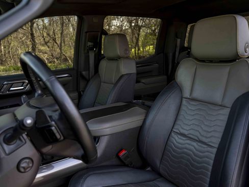 Used 2024 Chevrolet Silverado 1500 ZR2 w/ Technology Package image 19