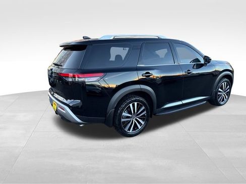 Used 2024 Nissan Pathfinder Platinum w/ Lighting Package (N93) image 10