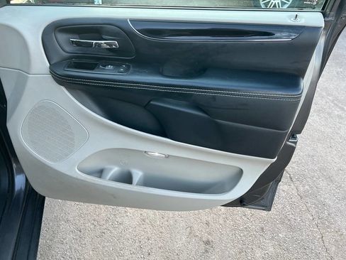 Used 2014 Dodge Grand Caravan SE FWD image 19