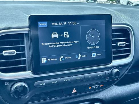 Used 2025 Hyundai Venue SE FWD image 18