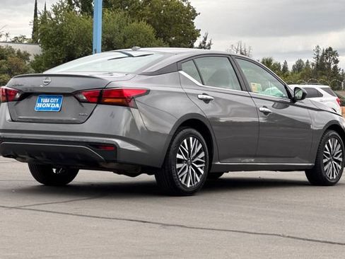 Used 2025 Nissan Altima 2.5 SV AWD/4WD image 4