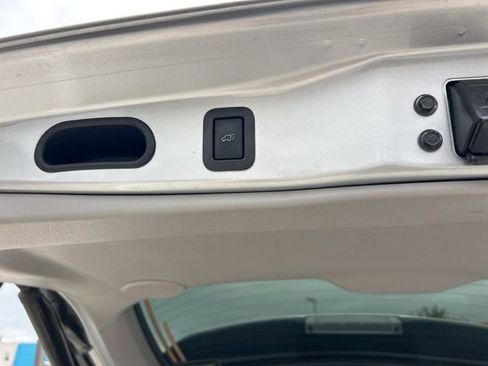 Used 2016 Toyota Highlander Limited image 11