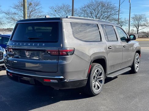 Used 2023 Jeep Wagoneer L 4WD w/ Premium Group I image 3