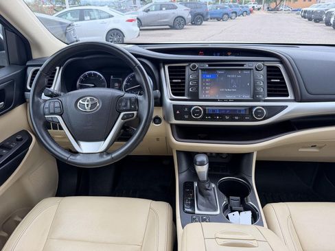 Used 2017 Toyota Highlander XLE FWD image 24