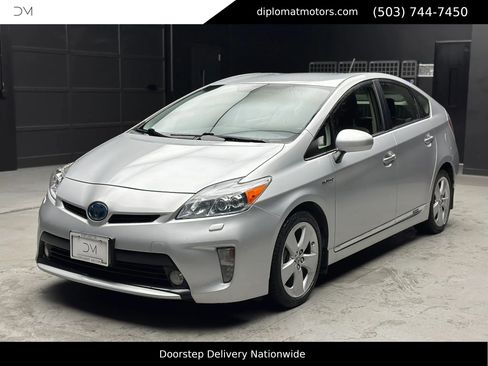 Used 2014 Toyota Prius Five w/ Advanced Technology Package image 1