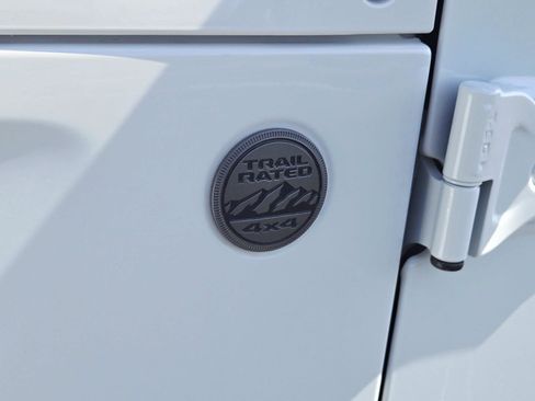 Used 2024 Jeep Gladiator Sport AWD/4WD image 21