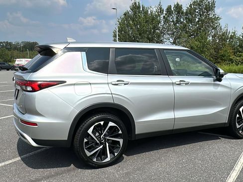 Used 2022 Mitsubishi Outlander SE image 5