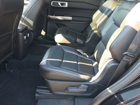 Used 2022 Ford Explorer XLT w/ Equipment Group 202A AWD/4WD image 26