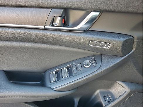 Used 2021 Honda Accord Touring image 13