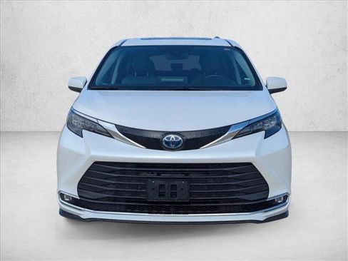 Certified 2024 Toyota Sienna XLE image 2
