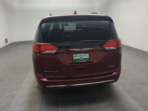 Used 2018 Chrysler Pacifica Limited FWD image 6