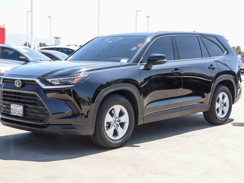 Certified 2025 Toyota Grand Highlander FWD image 3
